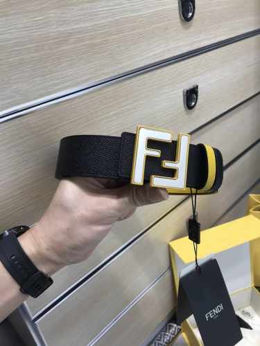 新款 Fd 宽38 Mm 支持Nfc 芯片扫描，标志造型皮带，原版亮面间色 双层F铆钉扣，进口原版小牛皮压花制成，镀金表面金属制品，品质保证，非市场通货！