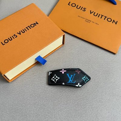 新款Lv 发夹Louis Vuitton 路易威登专柜一致材质 火爆款出货 设计独特 复古前卫 男神 美女必备