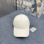 跑量 Loewe秋冬必备灯芯绒棒球帽 帽型做得很好，前面有弧度比较洋气，可以完美修饰脸型。