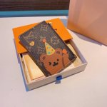 独家新品Lv卡通老花卡包，经典老花零钱包，圣诞熊 小柴犬、米妮乔巴唐老鸭卡包零钱包两用，超纤材质 五金为进口钢 原版Logo 确实精致 手感真的很赞