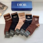配包装 一盒5双 Dior 迪奥 超火爆小单品 纯棉面料 潮人必备 爆款 个性时尚百搭款 你值得拥有哦精梳棉面料 超柔软材质 舒适透气 时尚百搭款