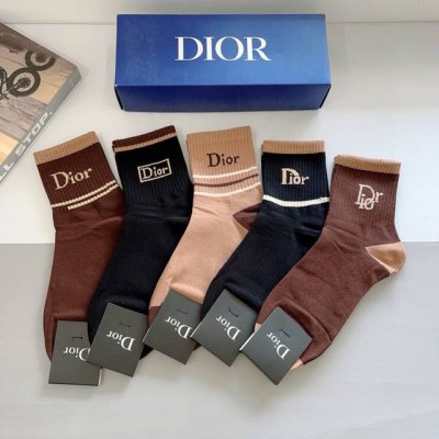 配包装 一盒5双 Dior 迪奥 超火爆小单品 纯棉面料 潮人必备 爆款 个性时尚百搭款 你值得拥有哦精梳棉面料 超柔软材质 舒适透气 时尚百搭款