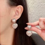 chanel香奈儿 中古 双C耳钉原版复刻Logo 小香家的款式真心无需多介绍每一款都超好看，精致大方，非常显气质