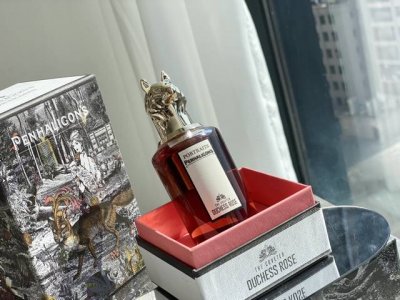专柜品质 2The Coveted Duchess Rose令人垂涎的公爵夫人 狐狸头 东方型花香调 前调 橘子丨莓果 中调 玫瑰 木质香 后调 麝香 香味非常