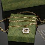 Gucci 专柜同步 古驰复古做旧项链 选几款心仪的首饰来点缀美美的你 上拔草很久 、古驰 Gucci 高端定制 原版打造 上身超级好看，非常复古时尚的一款，G