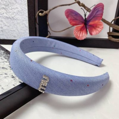 P50 Miumiu缪缪 Miumiu发箍 简约 彩钻 Logo轻奢风发箍气质百搭小仙女必入单品名媛风十足～宝藏款 闭眼入推荐款 单个