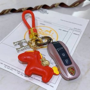 新款Hermes爱马仕钥匙扣钥匙扣加厚版 铂金版 高级精工版 众多网红同款 爱马仕挂饰钥匙扣太考验师傅的手艺了 要确保每个细节都到位不简单 高端定制 男女同款
