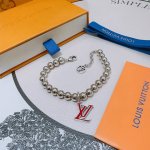 高品质Lv路易威登手链原单货专柜新款开模复古潮流时尚必备 男女均可佩戴 情侣款同款 摇滚朋克泰银风格 复古元素 潮流百搭 官网同款项链最新款链条档次更高明星经典