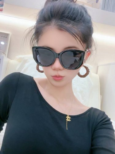 Tr偏光系列 Lv大框太阳镜墨镜经典的方框设计，不挑脸型，无论搭配大衣还是连衣裙都非常显气质偏光镜片预防紫外线 型号：2614