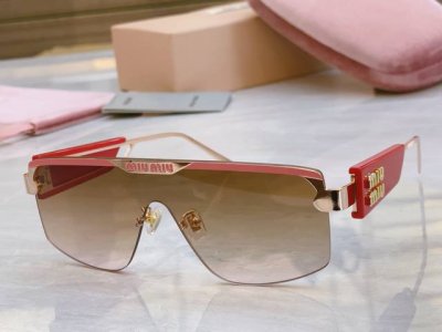 p180，【Miu Mi*】缪缪新款太阳镜，Model:Smu 135Av，Size：133口0-142