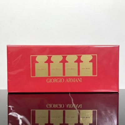 专柜品质 阿玛尼我的方式香水小样7.5Ml四件套！7.5Ml×4。味道：自我无界流沙版7Ml，自我无界经典版7Ml，自我无界花漾版7Ml，自我无界馥郁版7Ml。