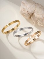 宽版拉丝面手镯 尺寸16、17、18、19号 完全按Z批精雕工艺制作而成，宽版较窄版工艺更为复杂，每一半都需要超级对称，稍微一点偏差就会跑偏了。 五轴机Cnc精