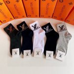 特P50 配包装 lv（路易威登）新款经典中长款堆堆袜袜子！一盒五双， 专柜同步筒袜袜子，大牌出街，潮人必备超好搭。