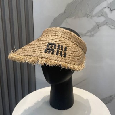 配防尘袋 Miumiu缪缪 空顶帽 夏天必备单品 因为真的太好搭 夏天搭配清凉夏日风情真的超级文艺范 随便一身小白裙就可以吸引大片目光