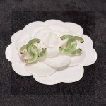 Chanel香奈儿耳钉浅绿色晶莹剔透小香家的款式真心无需多介绍每一款都超好看，精致大方，非常显气质