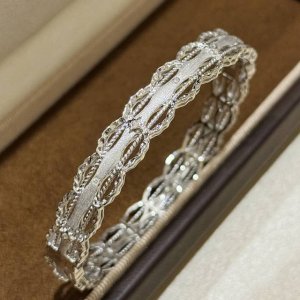 A5865 独立设计师 中古系列 蕾丝边 麻花 拉丝手镯 必入款！老师傅手工拉丝 非常考验师傅的耐心跟技巧 手感十足 重约20G 超级超级百搭 经典款永不过时