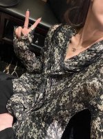 我们出品 量大咨询客Fu 香 宽版字母涂鸦戒指 分6 7 8三个码数！非常推荐！“流行稍纵即逝，风格永存”这就是Vintage的魅力！可遇而不可求这句话用在Ch