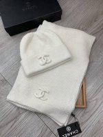 C家。 羊毛套装帽子 经典套装帽子！帽子围巾！暖暖哒超级舒服～冬日小姐姐减龄神器哦～这个冬天你就差这么一套套装帽子啦～又保暖又时尚！男女通用款