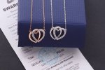 施华洛世奇Swarovski 新款双心锁骨项链 心心相印的优美设计 象征着永恒不变的爱 缀有精致讲究的透明密镶仿水晶 镀白金色金属 增添时尚妩媚的气息