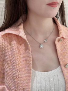 我们出品 Zp7150，量大咨询客Fu 香 星钻四叶草双C项链 你们一直在等的超级大爆款来啦老规矩先买先得巨巨巨好看太仙啦最爱的Lucky四叶草元素，全网首发！
