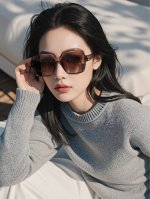 小香女士偏光墨镜 珍珠镶嵌搭配经典双C-Logo网红风大牌范街拍出行推荐款 2508