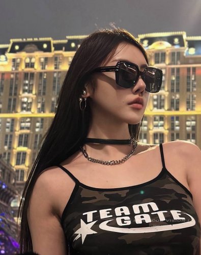 Gucci 2025新款潮流爆款 时尚方框太阳镜 佩戴舒适 网红潮款墨镜 女士高清加厚偏光太阳镜 高品质Tr镜框 型号G5909