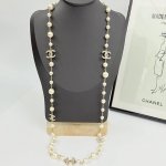 编码N309 香奈儿项链热销爆上新 Chan 经典五花双C浅金珍珠毛衣链 金扣搭配大小不一的珍珠和双面水钻双Ｃ Logo，经典百搭，精致优雅。细节感超足，可单圈