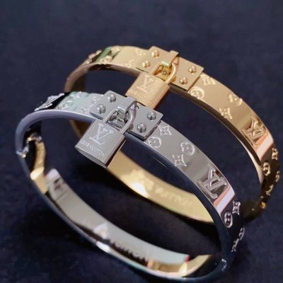 新品 原单货 Lv锁头手镯Louis Vuitton 路易威登 专柜一致材质 火爆款出货 设计独特 复古前卫。手镯14K精工保色版 从上市以来一直深受Mm喜爱每