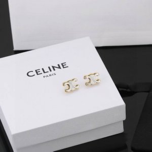赛琳Celine 新款凯璇门耳钉与众不同的设计 个性十足 颠覆你对传统耳环的印象 使其魅力爆灯