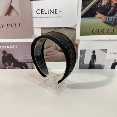 特 配专柜包装 Fendi 芬迪 最新老花Ff发箍 小仙女快入手 特殊材质 不嘞头 可盐可甜～