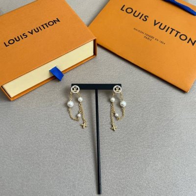 新款原单货Lv 耳钉Louis Vuitton 路易威登 耳钉专柜一致材质 火爆款出货 设计独特 复古前卫 男神、美女必备。