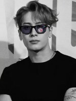 Rayban雷朋 2025新款 高清树脂太阳镜 高端板材墨镜徒步旅行者眼镜开车驾驶 型号:Rb4433M Size:53口18-140