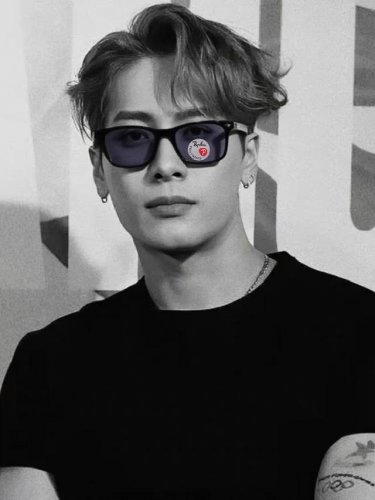 Rayban雷朋 2025新款 高清树脂太阳镜 高端板材墨镜徒步旅行者眼镜开车驾驶 型号:Rb4433M Size:53口18-140