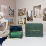 高品质/160 马克莫杰绿色手提袋堕落颓废浓香水100Ml marc Jacobs Decadence, 2015 品牌：莫杰 调香师：Ann Gottlieb