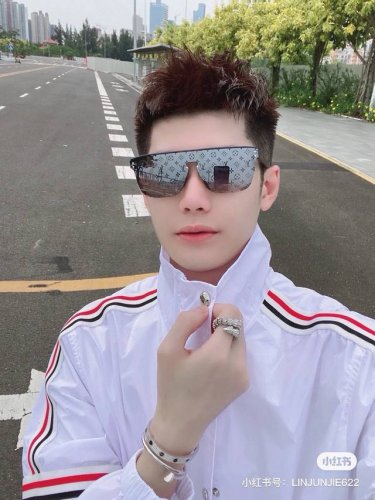 lv墨镜 男款墨镜女款墨镜好看上脸超大气显脸小，小满印不会有土气暴发户的感觉，男女都能带，很时髦 #Lv墨镜