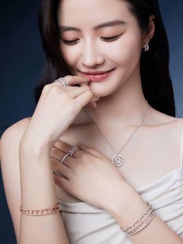 我们出品 量大咨询客Fu 彩宝系列-万能百搭手镯 17手寸，通体925纯银行业标杆工艺独家行业标杆新技术电镀优金电镀，保色度做到目前市面最优！！独家配方！！ 实