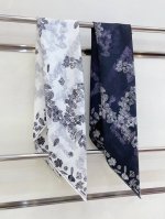 18姆米 双面同色 新款小香 碎花组合 美翻了[流泪]御用殿堂级极品经典元素图案设计风格美丽至极 真的 上身极为衬肤色 百搭 好看不好看自己看吧 尺寸90X90