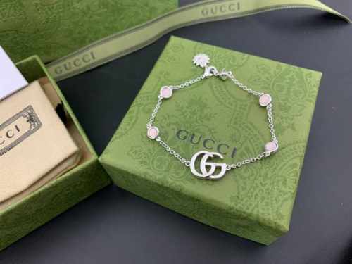 gucci 古驰 双G花朵粉晶手链 现货现货 长度：18厘米 编号：D5147812