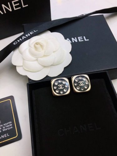 香奈儿Chanel 亚克力耳钉 Chanel 新款 施华洛世奇水晶方钻 耳钉 原版一摸一样的原单货 每一个细节媲美专柜正品 业内仅此一家全世界专柜自购正品打版