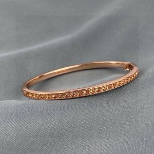 givenchy纪梵希手环 高端品质专柜同材质 独家实拍 做工精致细腻重工版本 超级仙女唯美的一款