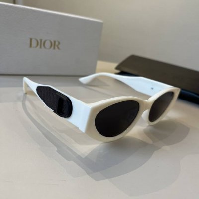 dior迪奥 男女款太阳墨镜，立体感十足. 高清镜片.新颖.质感超好 百搭.简洁.
