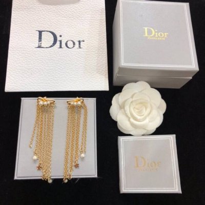 l Dior 迪奥 秋冬新品 大小珍珠五流苏 耳钉 精工打造原版一致黄铜材质搭配S925纯银针 气质迷人魅力