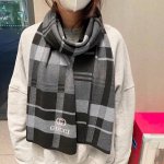 爆款到货古奇男女通用针织围巾柔和舒适的羊毛带来今季最温暖贴心呵护最顶级的品质羊绒线织出漂亮精致的纹理，大方实用，舒适保暖，顶级材质！非常完美！无论什么年龄段，拥