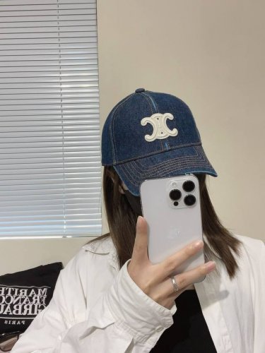 深蓝牛仔Celine 赛琳 Ss新款凯旋门绣花棒球帽 顶级版本购入Zp打版，帽型完全按照Z:1定做。定制水洗牛仔面料，超有质感！凯旋门图案，区别市面版本，大小及