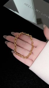 Chrome Hearts 22K镀金paper Chain字母手链 无敌质感，电镀22K真金，颜色光泽均一比一，完美的字母链，纯手工打造，单戴组合吊坠效果都很