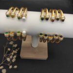 david Yurman 5Mm金色带钻浅手镯。紫钻、红钻、蓝钻、黑钻、黄钻、深绿钻、浅绿钻、香槟钻、珍珠九个款式。建议适合佩戴的手围15-20Cm 编号Dys
