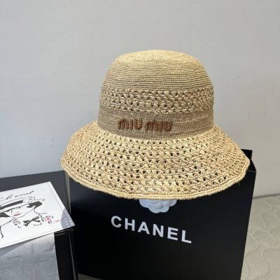 miumiu缪缪新款拉菲草帽 纯手工钩织 产量极少 重工打造 专柜同款 头围57Cm