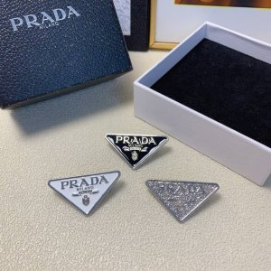prada普拉达 Prada胸针 新款三角牌胸针气质百搭小仙女必入单品 宝藏款 闭眼入推荐款 单个