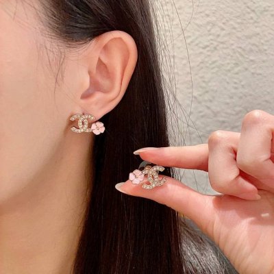 香奈儿山茶花双C耳钉