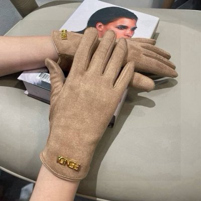 芬迪Fendi 秋冬羊绒手套值得对比同款不同品质，秒杀市场差产品，经典不过时款.喜欢可以入手了，这种品质的今年用了明年还能用 码数均码